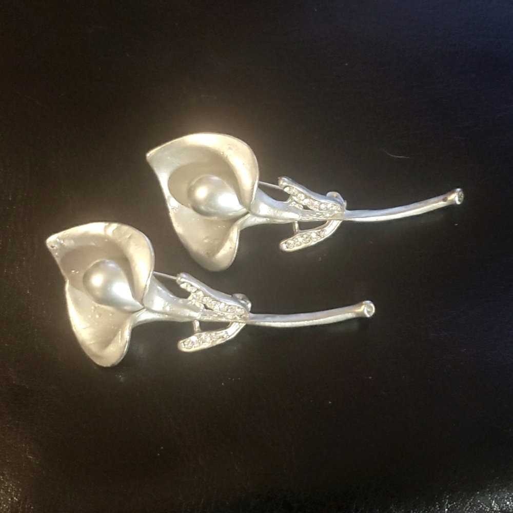 Silver Elegant Rose Flower with Pearl Pin brooch with rhinestone
